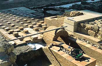 Intervención en las "Termas de la muralla" (Creación del museo, 1996) / Work on the "Baths of the Walls" (Museum-creation stage, 1996)