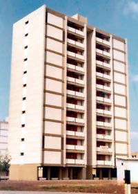 Grupo “Antonio Rueda” en Valencia. Bloque 12 plantas viviendas 1ª categoría (4 dormitorios y 2 baños)/Antonio Rueda complex, Valencia. 12-storey block of category 1 flats (4 bedrooms and 2 bathrooms)