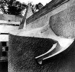 Gárgola del convento de La Tourette. K. Frampton, Le Corbusier. Akal Arquitectura. Madrid, 2000.