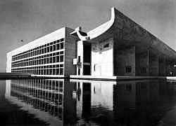 Chandigarh. Palacio de la Asamblea. Le Corbusier. Œuvre complète vol. 8 Artemis Zurich, 1970.