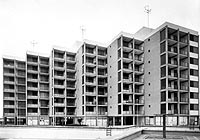 Grupo apartamentos “Tres Carabelas” en la playa de El Perelló, Valencia. Vista parcial/Tres Carabelas apartment complex, El Perelló beach, Valencia. Partial view