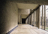 Convento de La Tourrette, Le Corbusier, aspecto del corredor/La Tourette monastery. Le Corbusier. View of the corridor